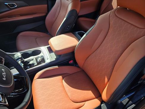 New 2026 Kia Carnival EX FWD image 17