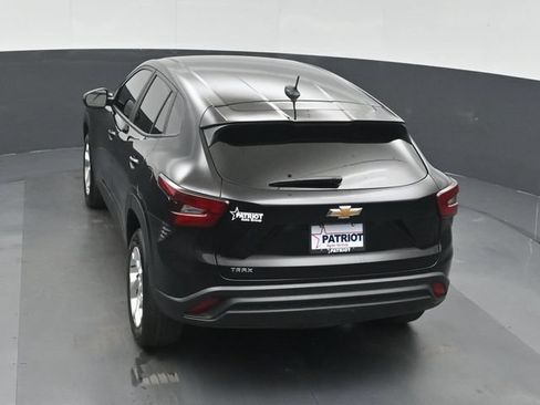 Used 2026 Chevrolet Trax LS w/ LS Convenience Package FWD image 39