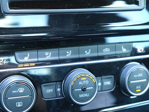 Used 2016 Volkswagen Golf R 4-Door image 32