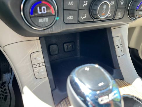 Used 2017 GMC Acadia Denali w/ Technology Package AWD/4WD image 29