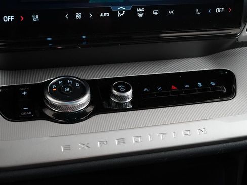 Certified 2025 Ford Expedition Active AWD/4WD image 18