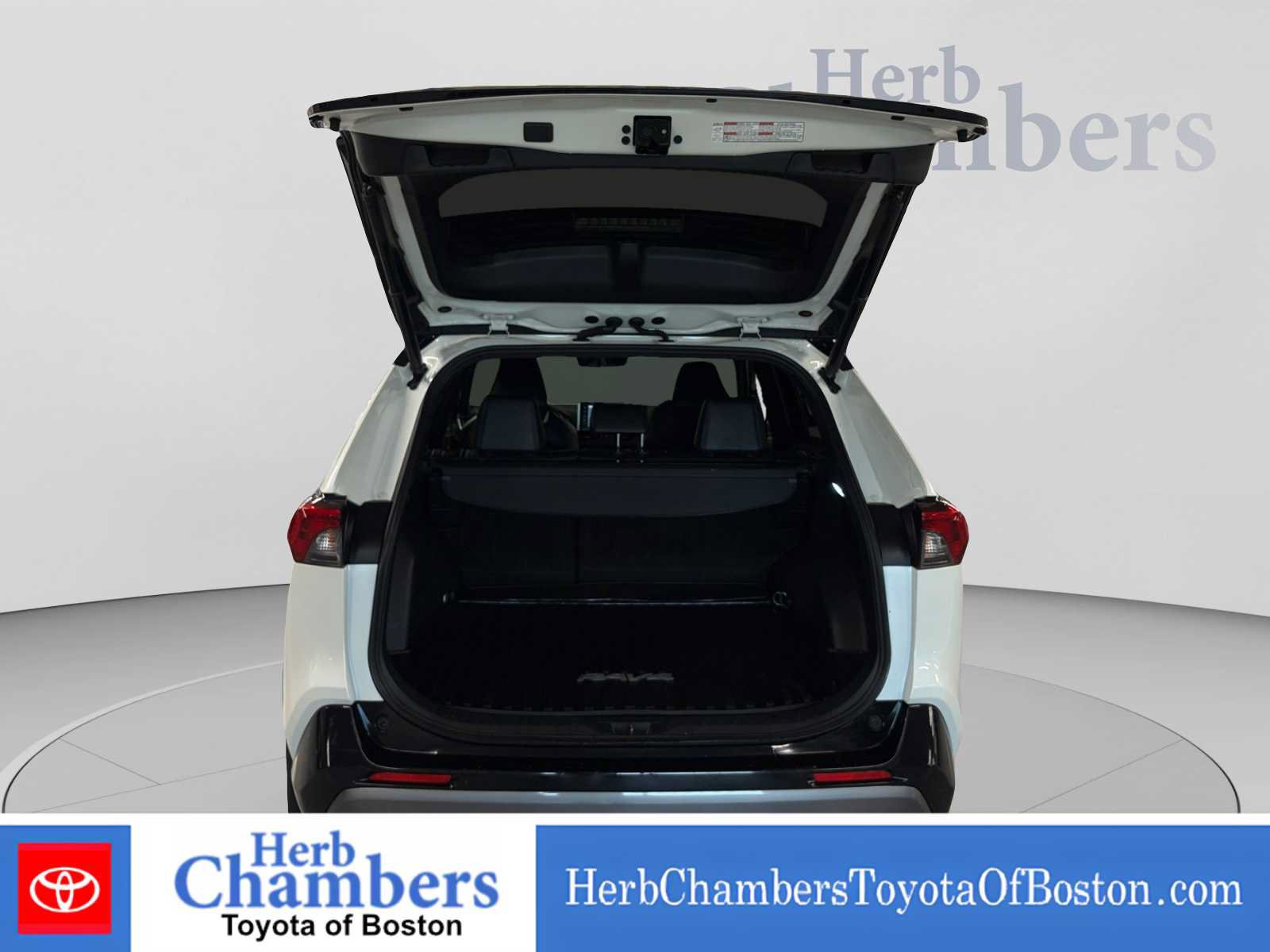Used 2020 Toyota RAV4 XSE w/ All Weather Liner Package AWD/4WD image 4