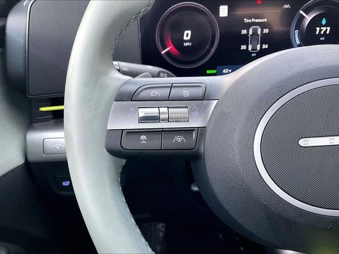 Used 2025 Hyundai Kona Limited FWD image 23