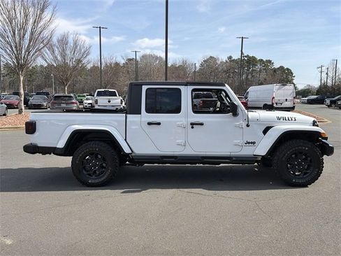 Used 2023 Jeep Gladiator Willys image 13