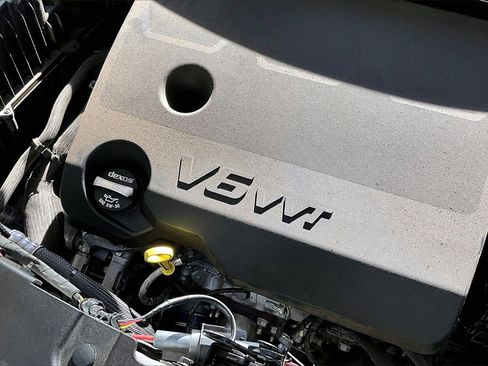 Used 2023 Chevrolet Traverse LS image 28