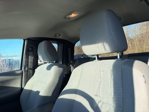 Used 2018 Toyota Tacoma SR5 w/ SR5 Appearance Package (SM) image 9