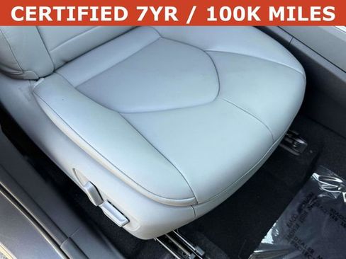 Used 2024 Toyota Highlander XLE FWD image 9