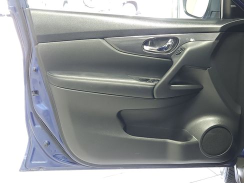 Used 2020 Nissan Rogue SV image 10