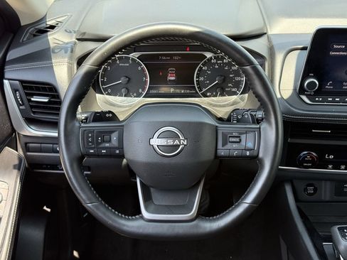 Used 2025 Nissan Rogue SV AWD/4WD image 12