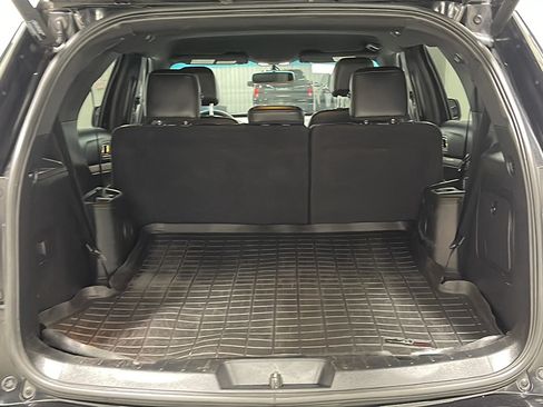 Used 2016 Ford Explorer XLT w/ Equipment Group 202A AWD/4WD image 17