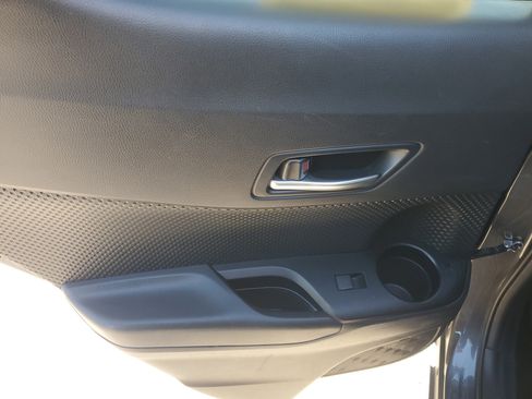 Used 2020 Toyota C-HR LE image 14