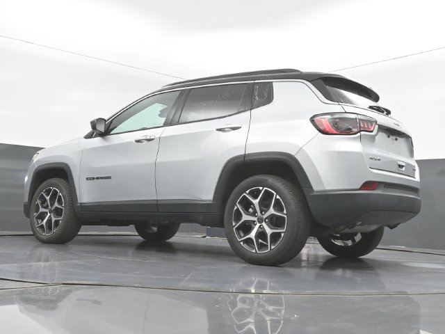 Used 2025 Jeep Compass Limited AWD/4WD image 33