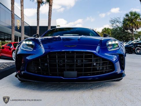 Used 2025 Aston Martin V8 Vantage Coupe image 10