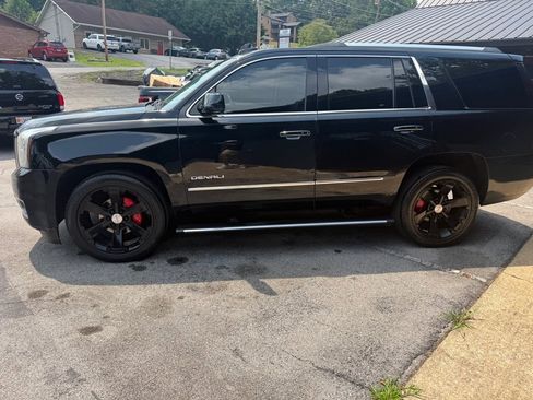 Used 2015 GMC Yukon Denali w/ Premium Package AWD/4WD image 8