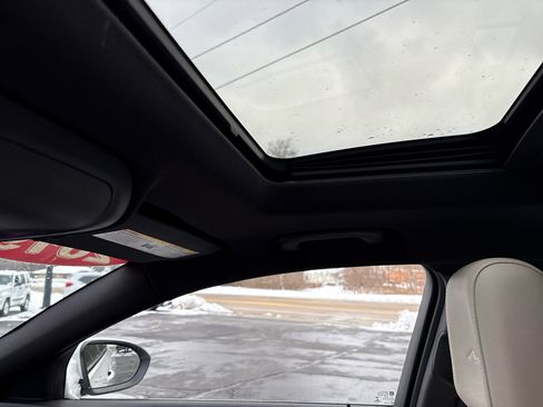 Used 2019 Buick Regal Avenir w/ Driver Confidence Package II image 21