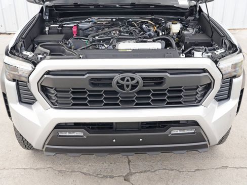 Used 2025 Toyota Tacoma TRD Off-Road image 8