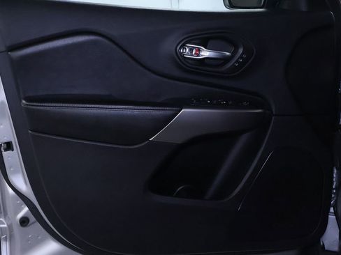 Used 2020 Jeep Cherokee Limited image 13