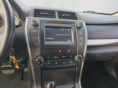 Used 2017 Toyota Camry SE image 10