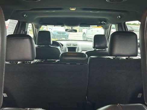 Used 2018 Ford Explorer XLT w/ Equipment Group 202A AWD/4WD image 9