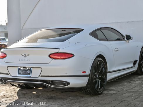 Used 2024 Bentley Continental GT Speed image 12