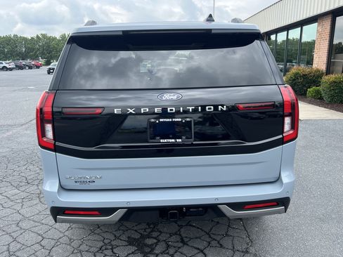 Used 2025 Ford Expedition Platinum w/ Driver's Package AWD/4WD image 7