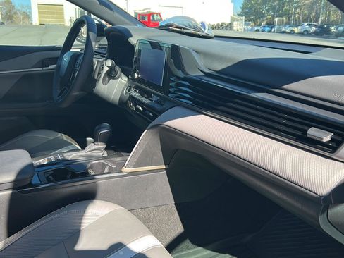 Used 2025 Toyota Camry SE image 18