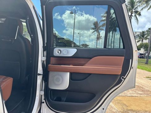 Used 2019 Lincoln Navigator Reserve w/ Cargo Package AWD/4WD image 19