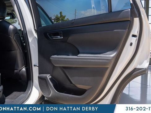 Used 2023 Toyota Highlander XLE FWD image 29
