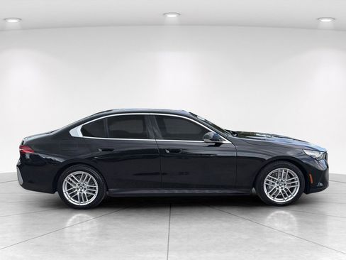 Certified 2024 BMW 530i w/ Convenience Package RWD image 3