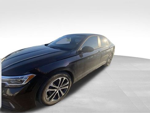 Used 2024 Volkswagen Jetta Sport image 2