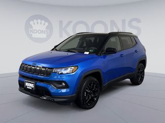 Used 2022 Jeep Compass Altitude w/ Sun and Sound Group image 1