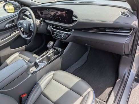 Used 2025 Buick Envista Sport Touring image 36