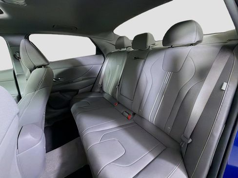Used 2025 Hyundai Elantra SEL FWD image 26