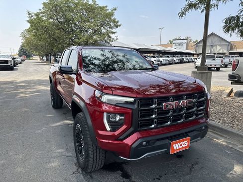 Used 2023 GMC Canyon AT4 w/ AT4 Premium Package AWD/4WD image 3