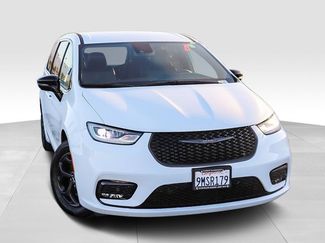 Used 2024 Chrysler Pacifica Limited FWD video 2