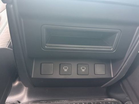 Used 2024 Land Rover Defender 110 S image 42