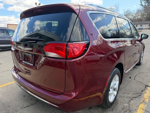 Used 2017 Chrysler Pacifica Touring-L Plus w/ Tire & Wheel Group image 3