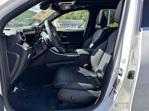 Certified 2025 Mercedes-Benz GLC 300 4MATIC image 9