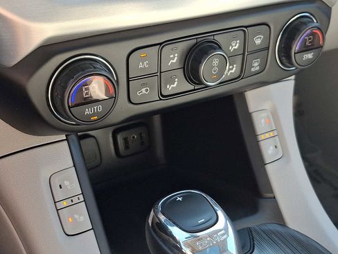 Used 2019 GMC Acadia SLT w/ LPO, Floor Liner Package image 20