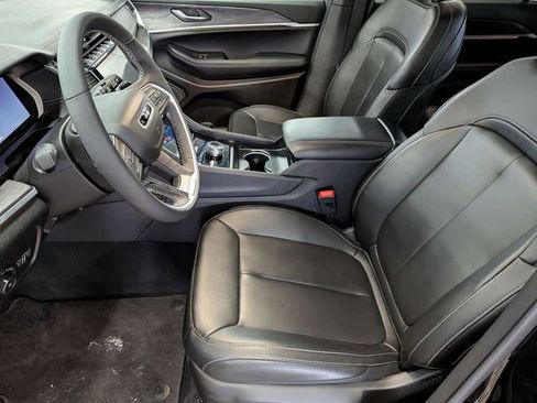 New 2025 Jeep Grand Cherokee L Limited image 12