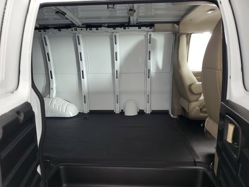 New 2026 Chevrolet Express 2500 RWD image 10