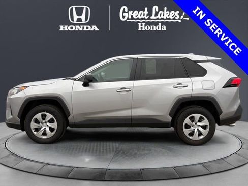 Used 2022 Toyota RAV4 LE AWD/4WD image 3