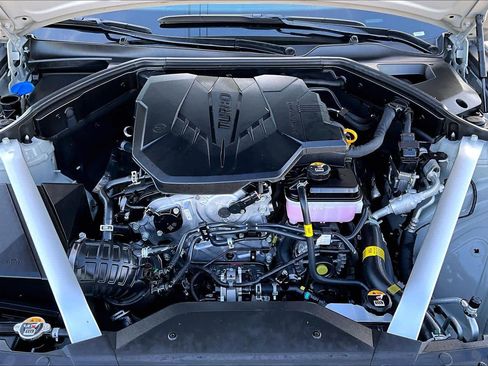 Used 2025 Genesis G70 2.5T image 29