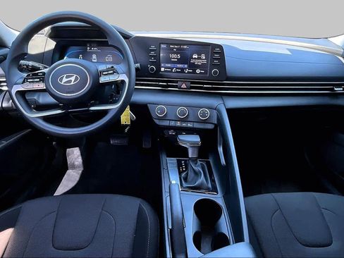 Used 2026 Hyundai Elantra SE FWD image 14