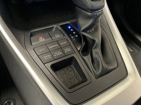 Used 2020 Toyota RAV4 LE w/ All Weather Liner Package AWD/4WD image 15