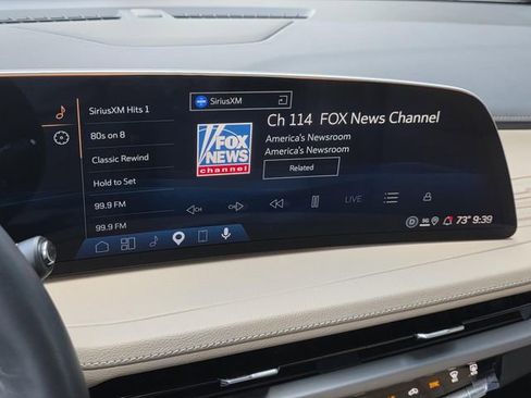 Used 2025 Cadillac XT4 Premium Luxury FWD image 25