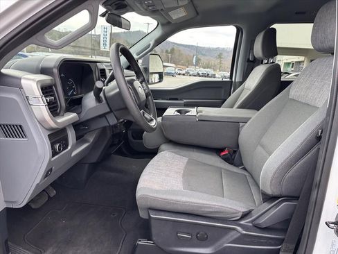 Used 2025 Ford F250 XLT image 9