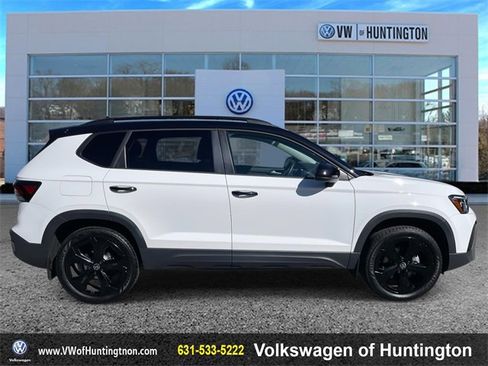 Certified 2025 Volkswagen Taos SE w/ Taos Adventure Package (SXB) image 6