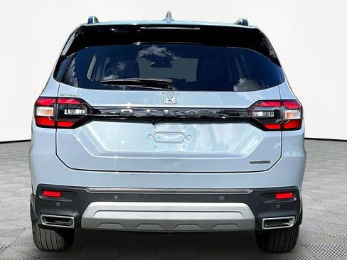 Certified 2025 Honda Pilot Touring image 6