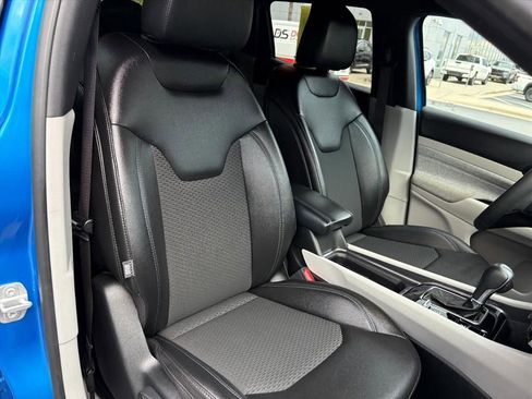 Used 2024 Jeep Compass Latitude image 17